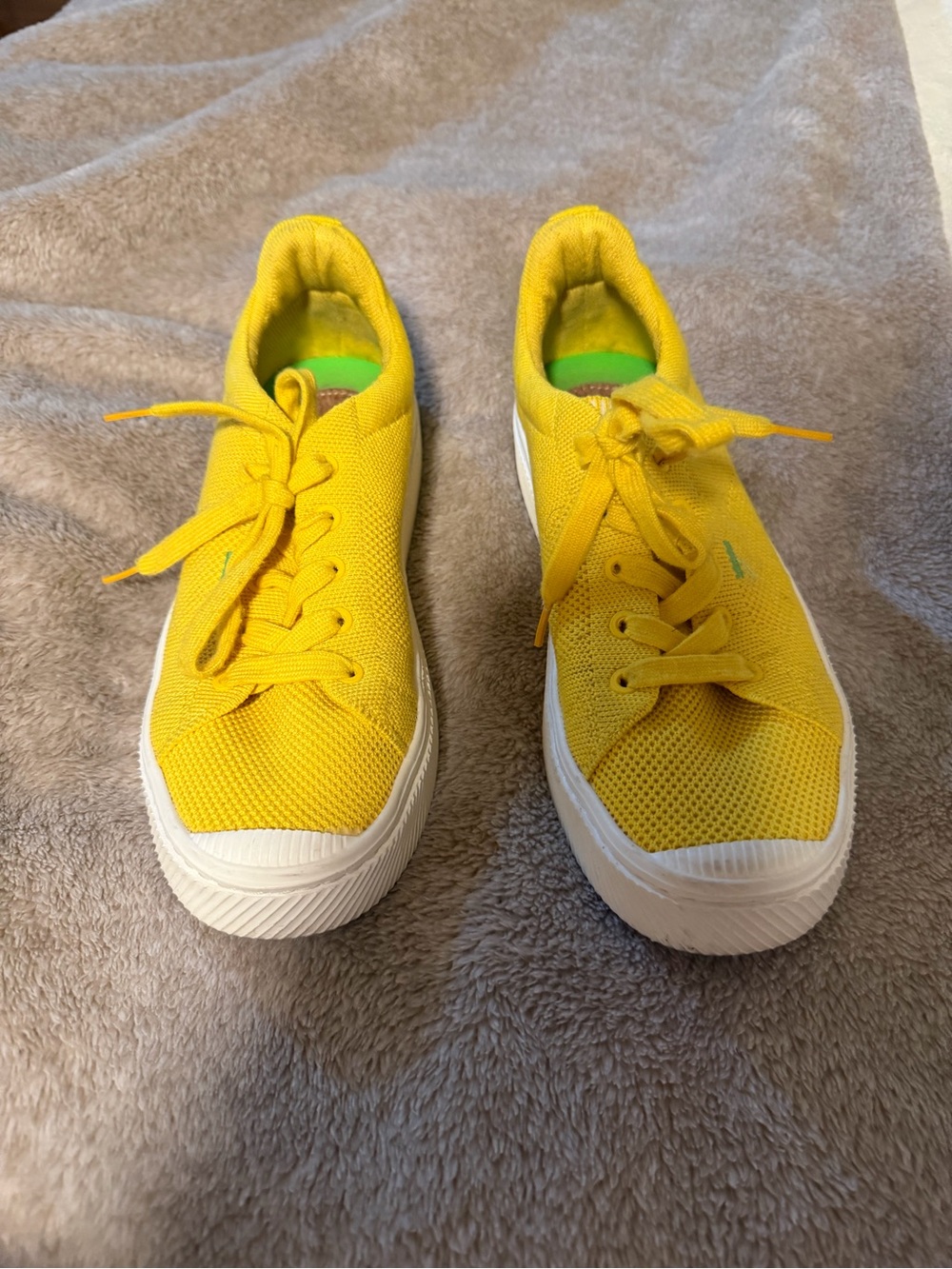 Cariuma Yellow Canvas Lace-Up Sneakers ..like new
